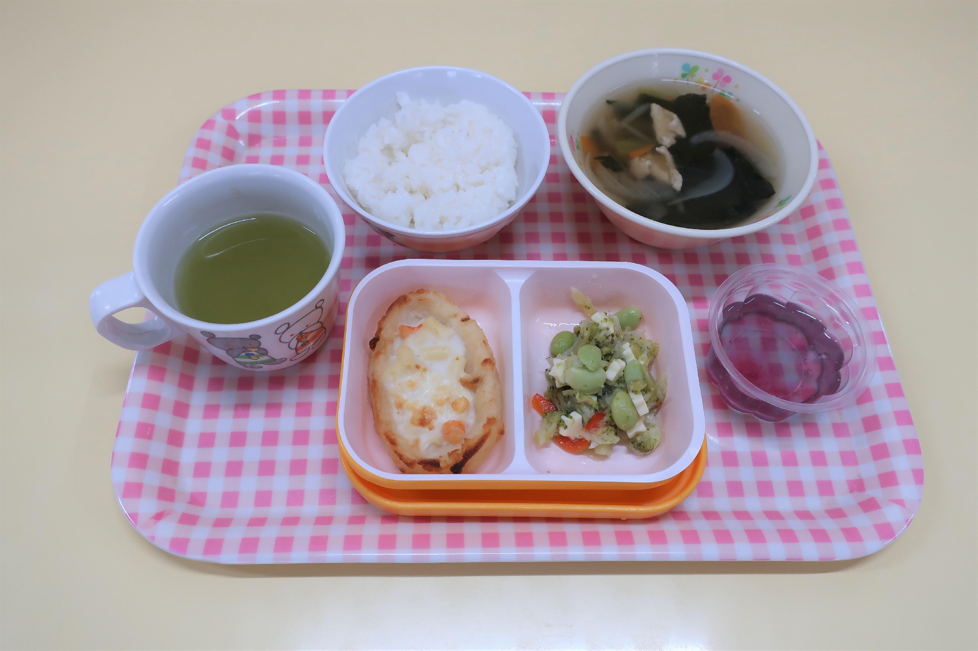 ６月２日(金)３歳児からの給食(すみれ２組)